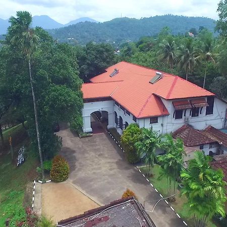 Ratnapura Rest House Hotel Екстериор снимка