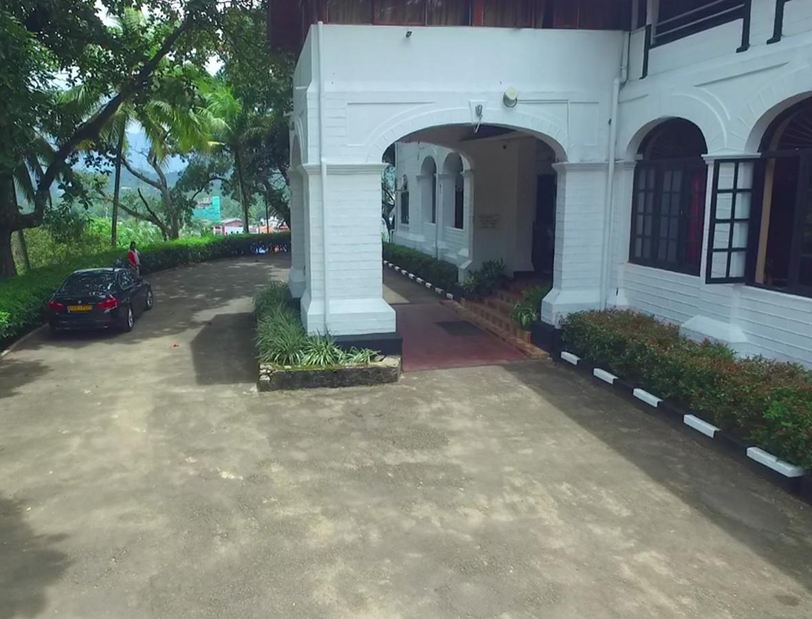 Ratnapura Rest House Hotel Екстериор снимка